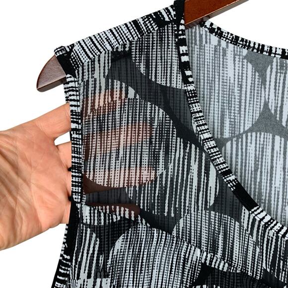 Adele & May Sleeveless Blouse Tank Top Black White Layered Long Front Women's 2X - Picture 4 of 6